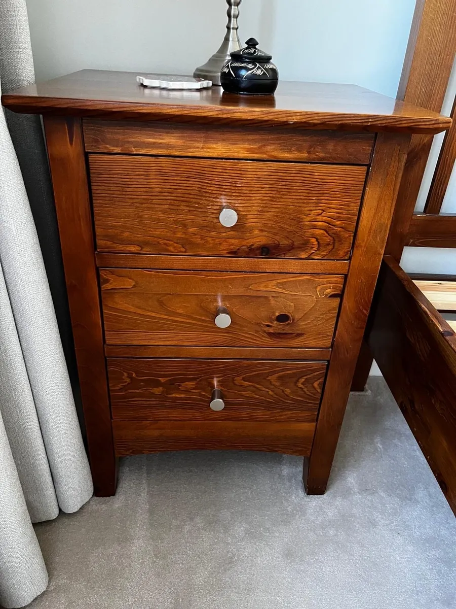 Bed and bedside lockers - Image 2