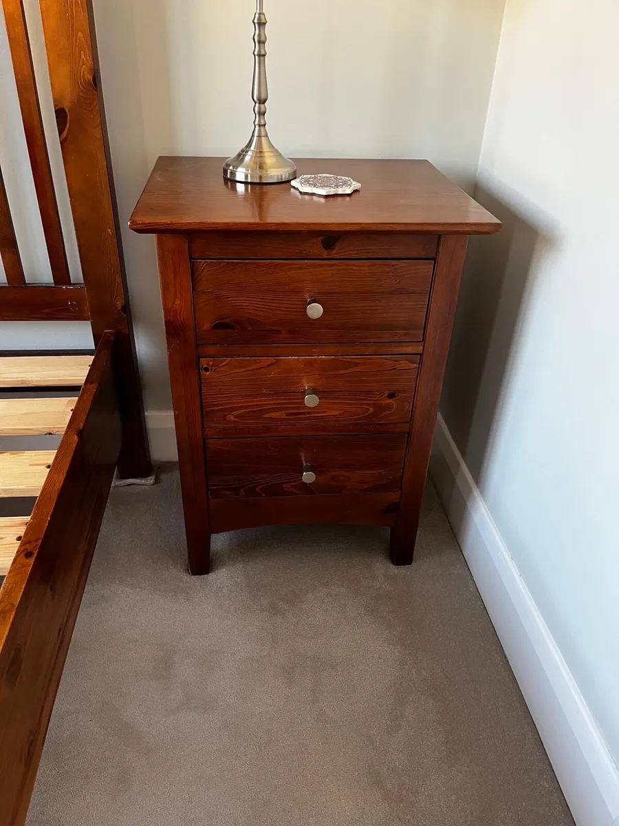 Bed and bedside lockers - Image 3