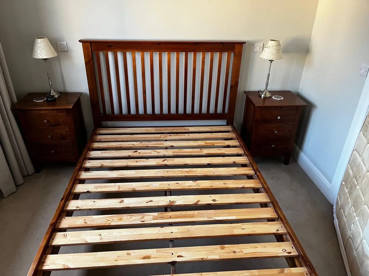 Bed and bedside lockers - Image 4