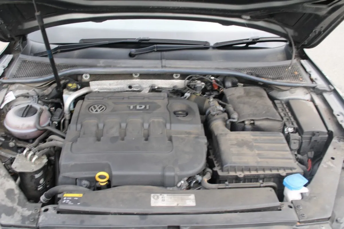 Volkswagen Passat Estate Highline 1.6 TDI 120HP - Image 4