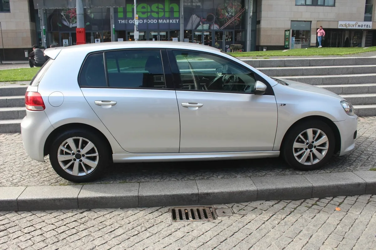 Volkswagen Golf 2012 - Image 1