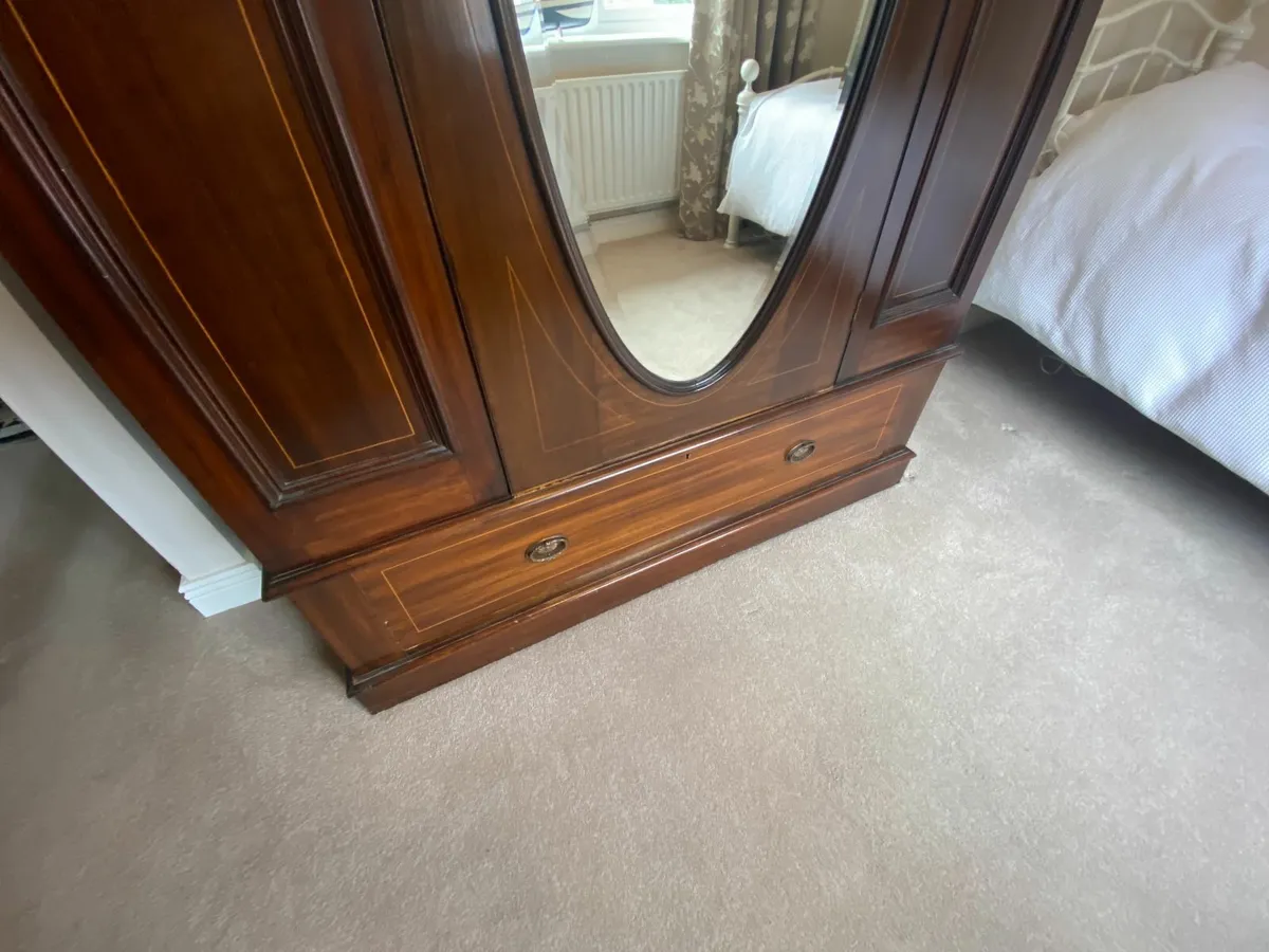 Wardrobe - Image 3