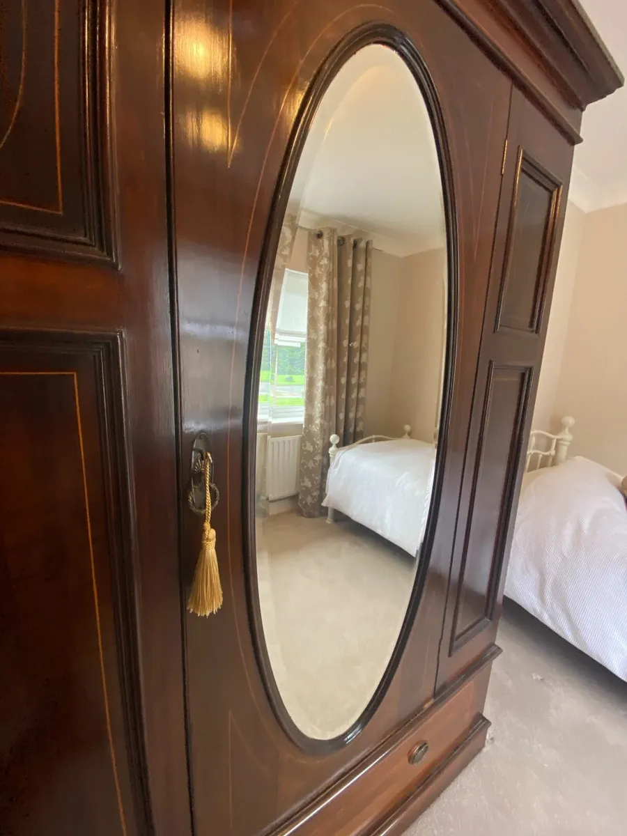 Wardrobe - Image 4