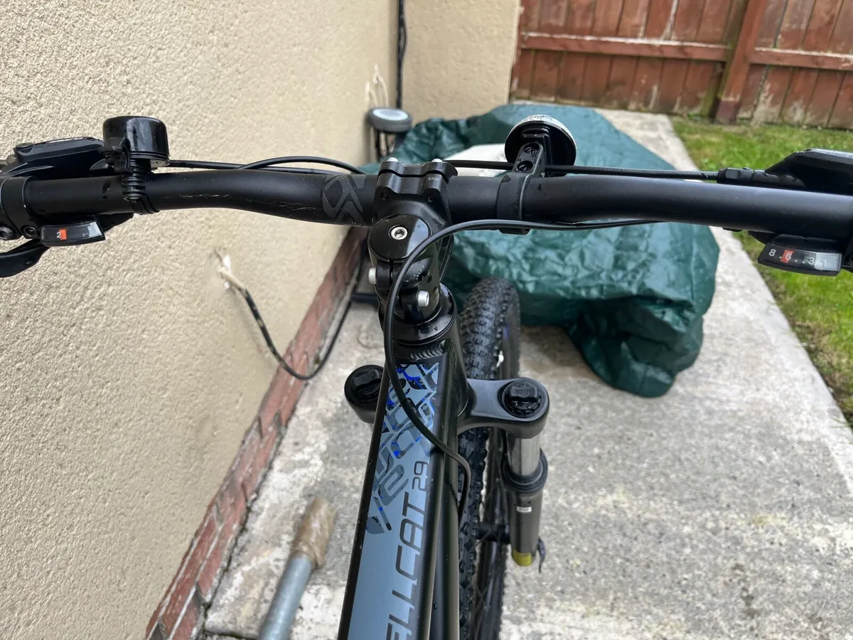 Correra hellcat mountain bike *lock included* - Image 4