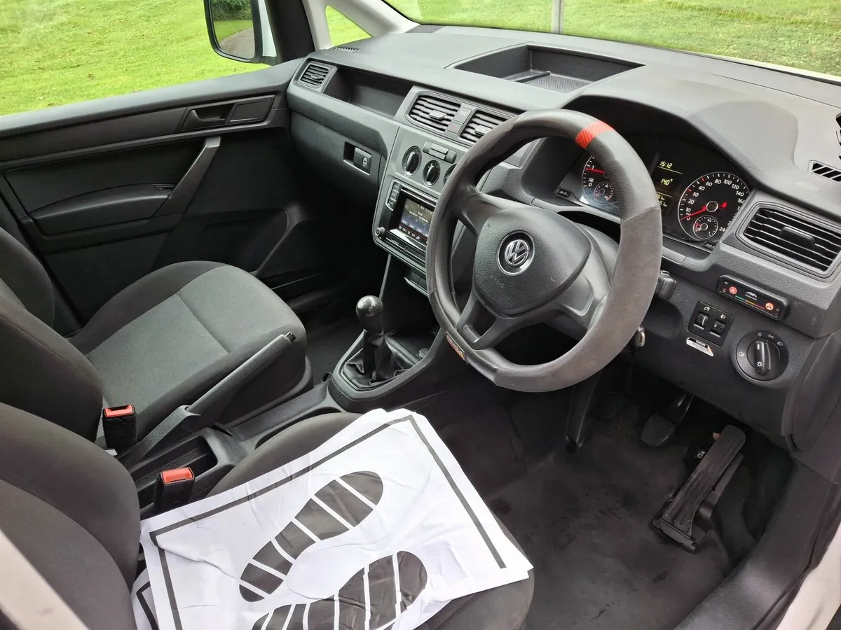 Volkswagen Caddy 2017 - Image 2