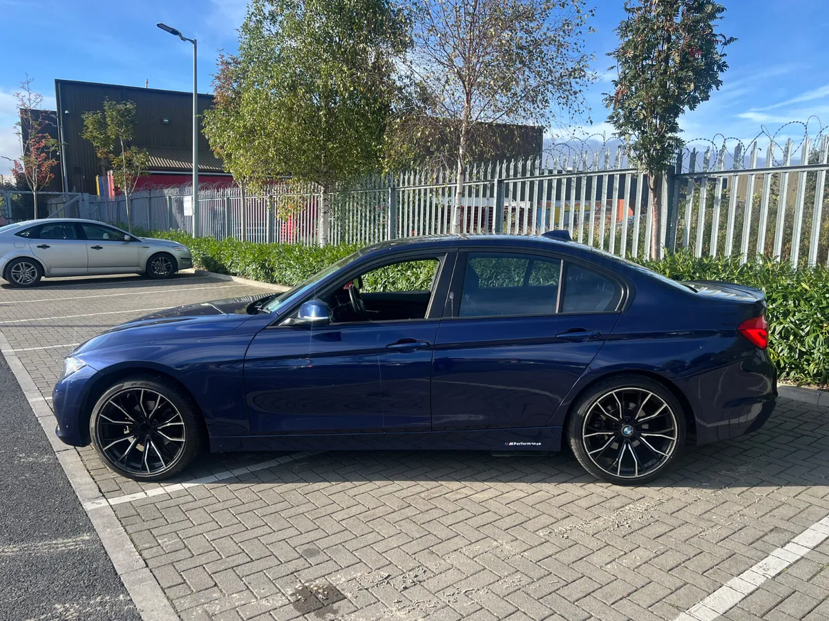 BMW 3-Series 2017 320D Automatic - Image 4