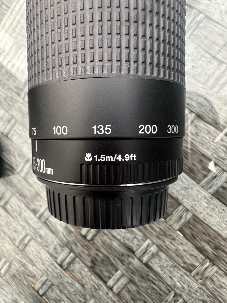 Camera - Canon 2000D + 2 lenses. - Image 4