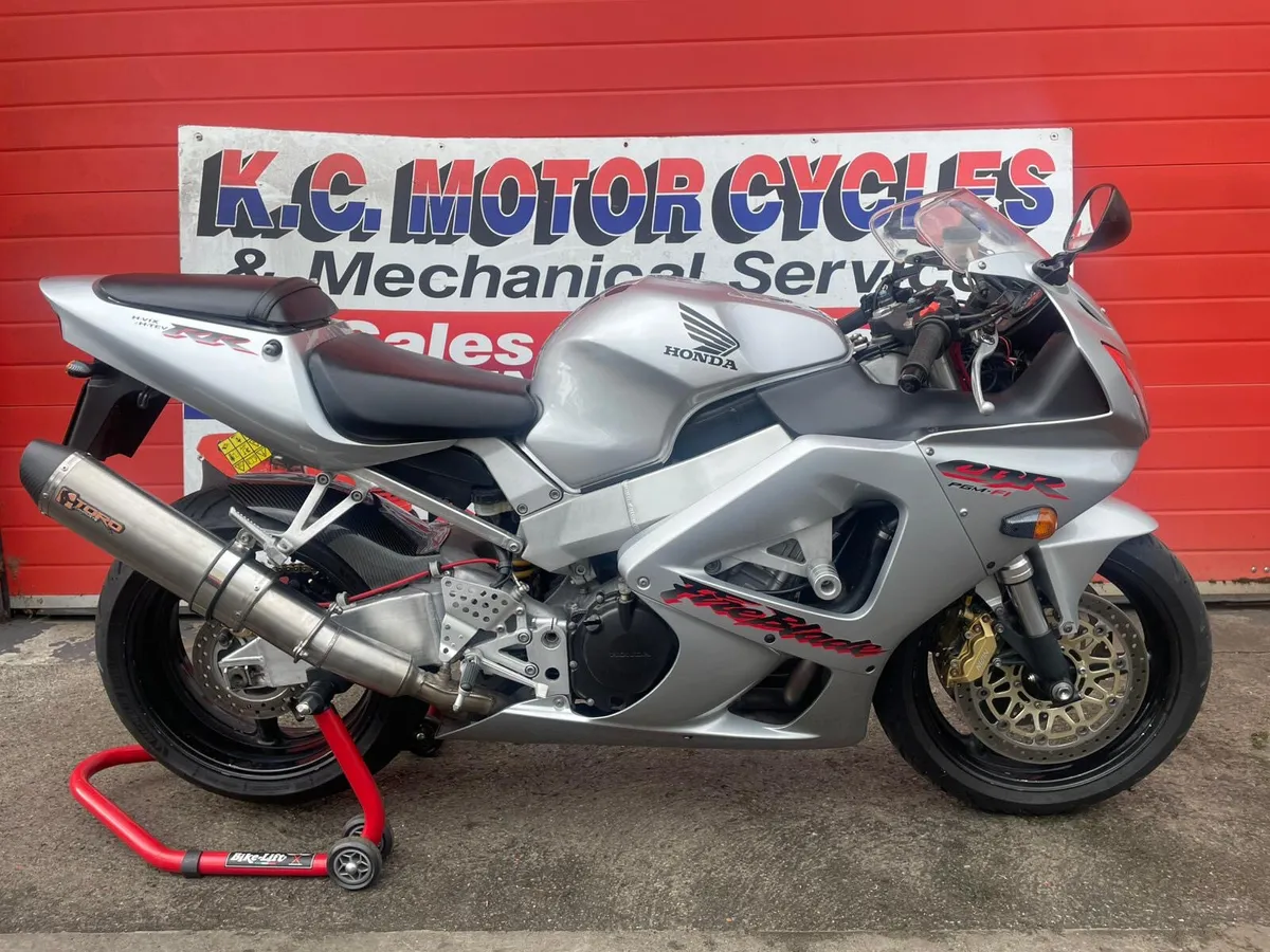 Honda CBR 929 - Image 1