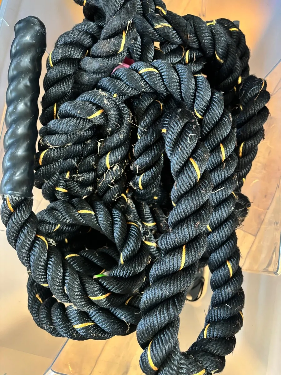 Battle rope exercise equipment
