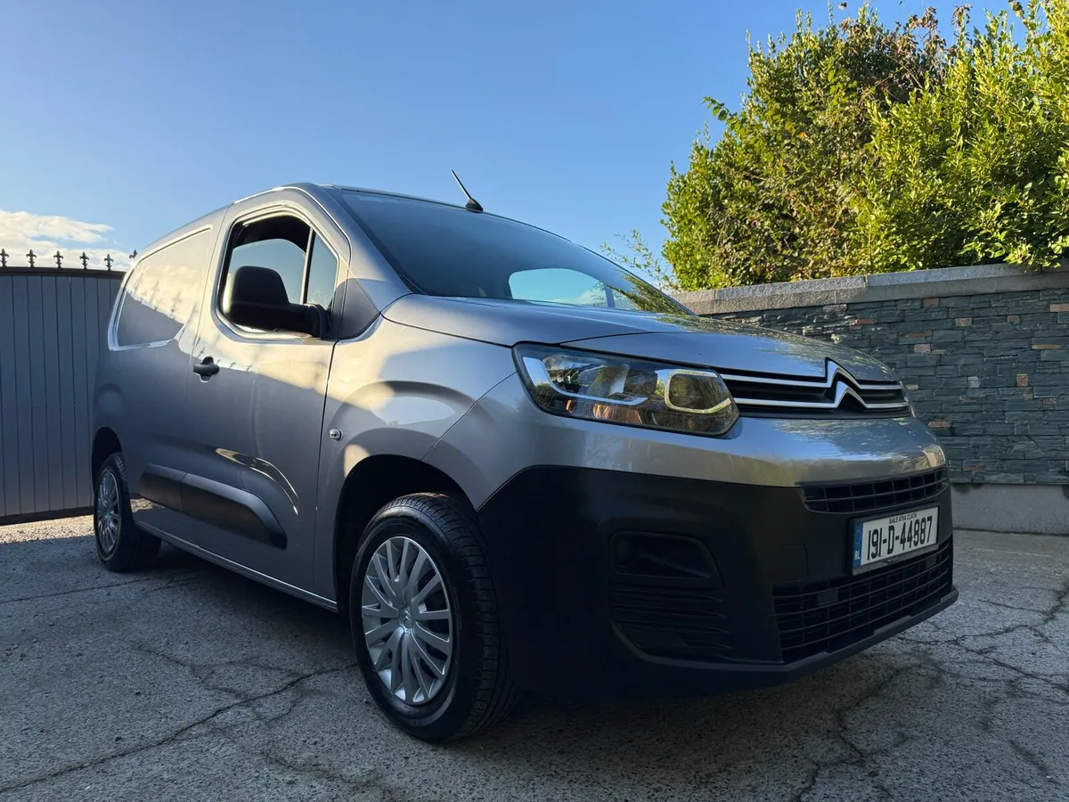 2019 Citroen berlingo 3 seater New doe No vat - Image 1
