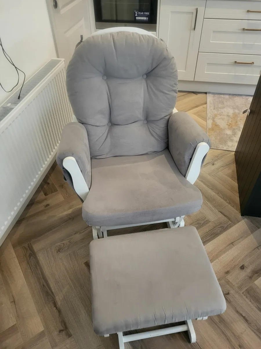 Glider nursing chair - Image 2