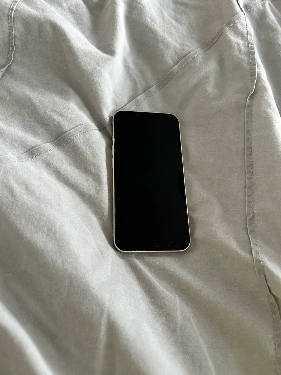 iPhone 14 - Image 2