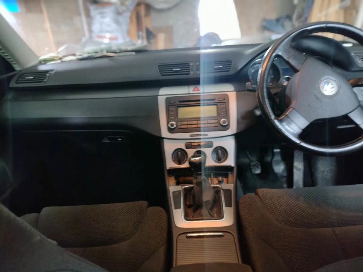 Volkswagen Passat 2006 - Image 4