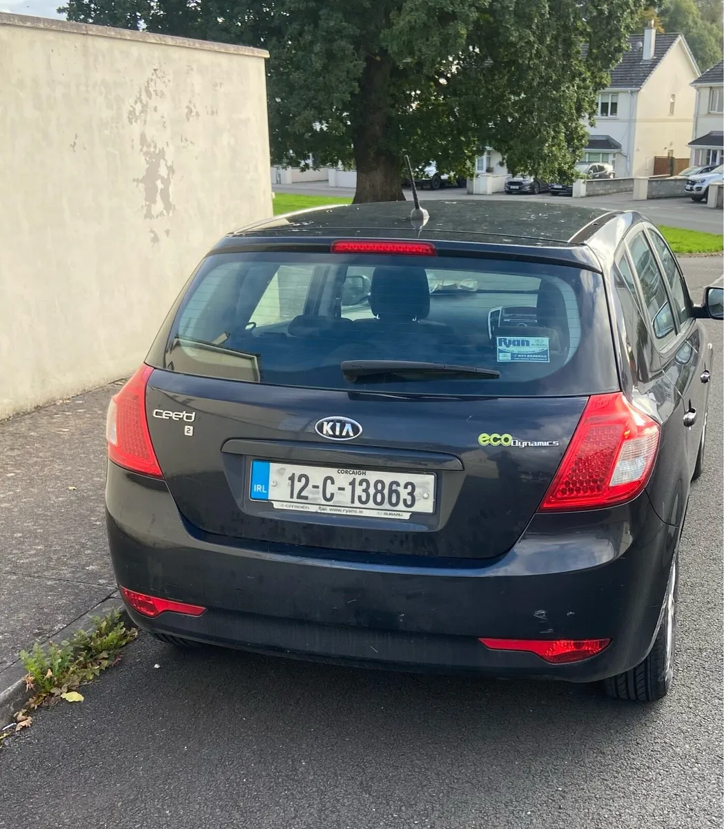 KIA Ceed 1.6 Crdi 2 Ecodynamics 5DR, 2012 - Image 2