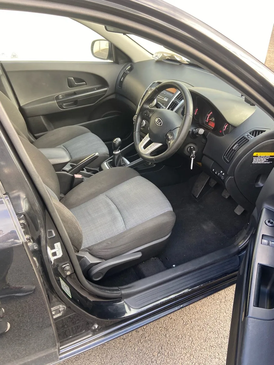 KIA Ceed 1.6 Crdi 2 Ecodynamics 5DR, 2012 - Image 3