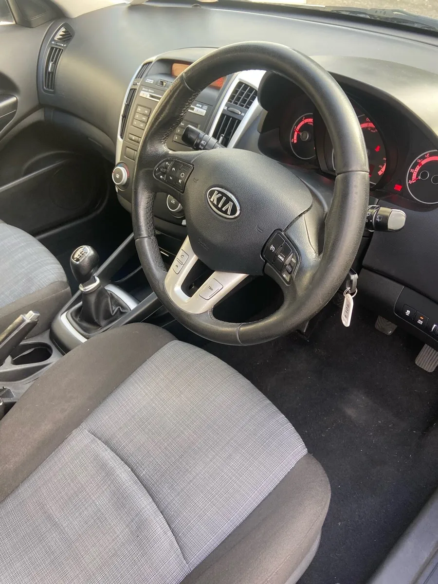 KIA Ceed 1.6 Crdi 2 Ecodynamics 5DR, 2012 - Image 4