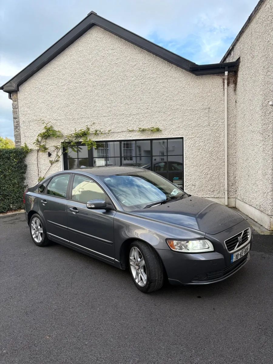 Volvo S40 2010 - Image 2