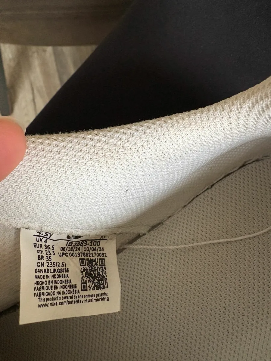 Nike Air Force 1 LV8 Older Kids' Shoes - White - Image 2