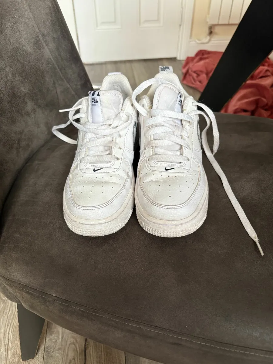 Nike Air Force 1 LV8 Older Kids' Shoes - White - Image 1