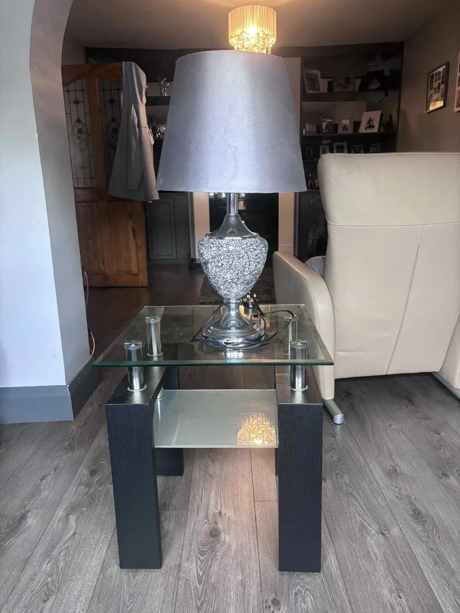 Lamp and glass table - Image 1