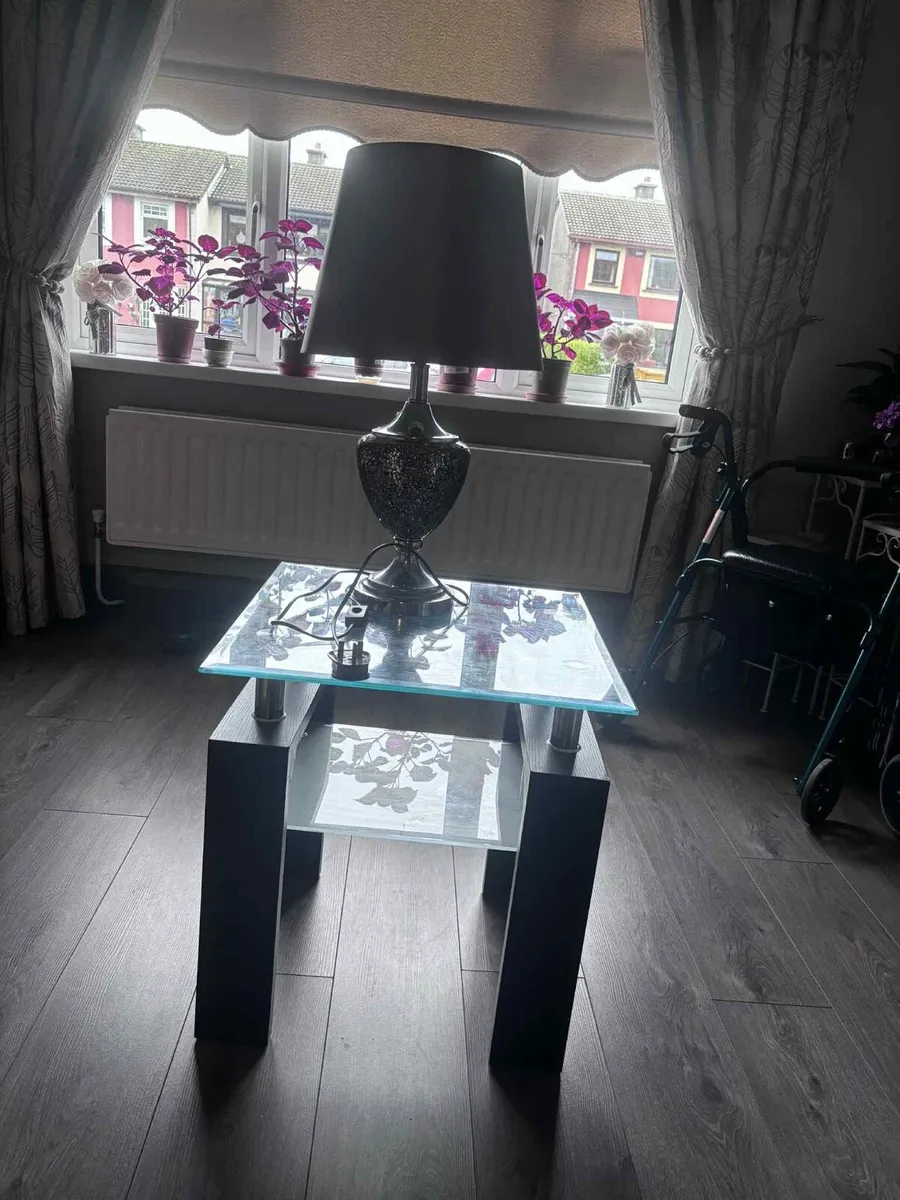 Lamp and glass table - Image 2