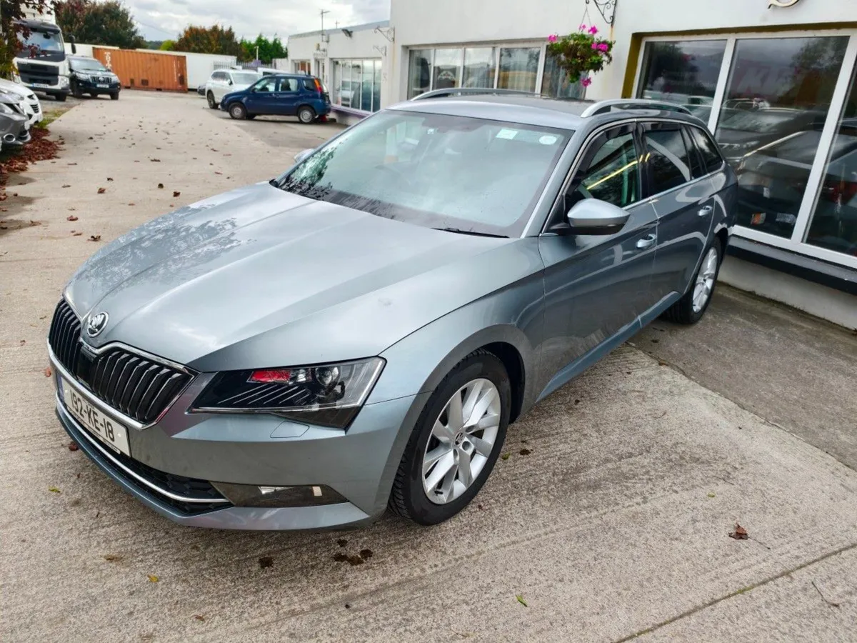 Skoda Superb 2.0 TDI 150bhp Style Estate - Image 4