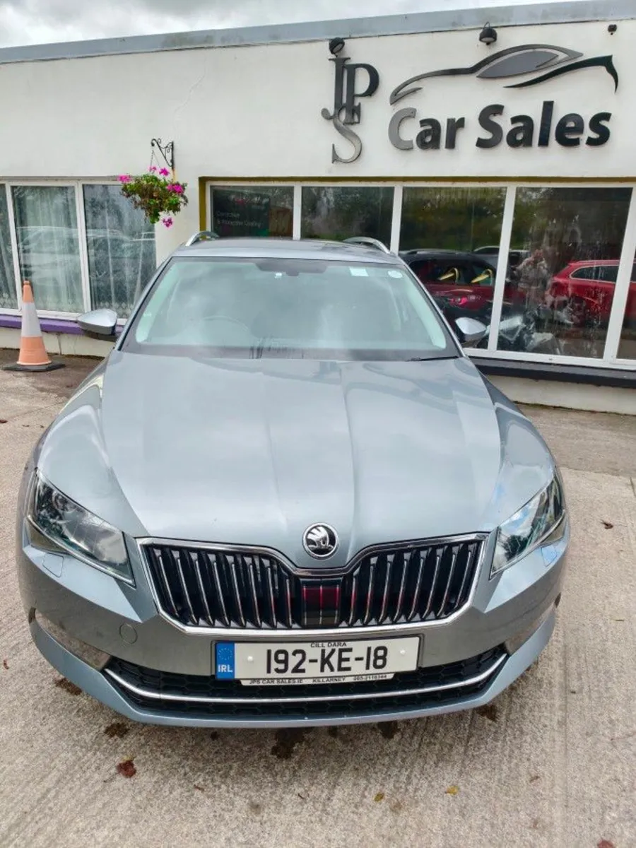 Skoda Superb 2.0 TDI 150bhp Style Estate - Image 3