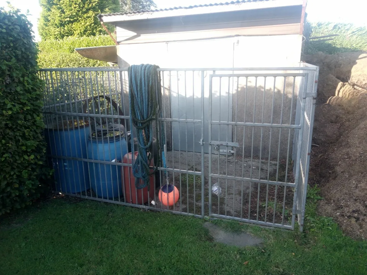 Dog run - Image 1