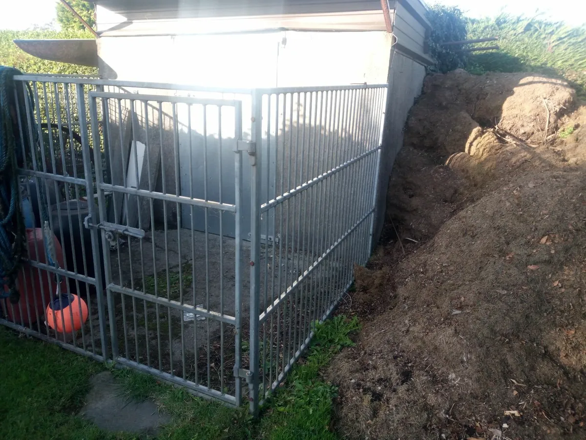 Dog run - Image 2