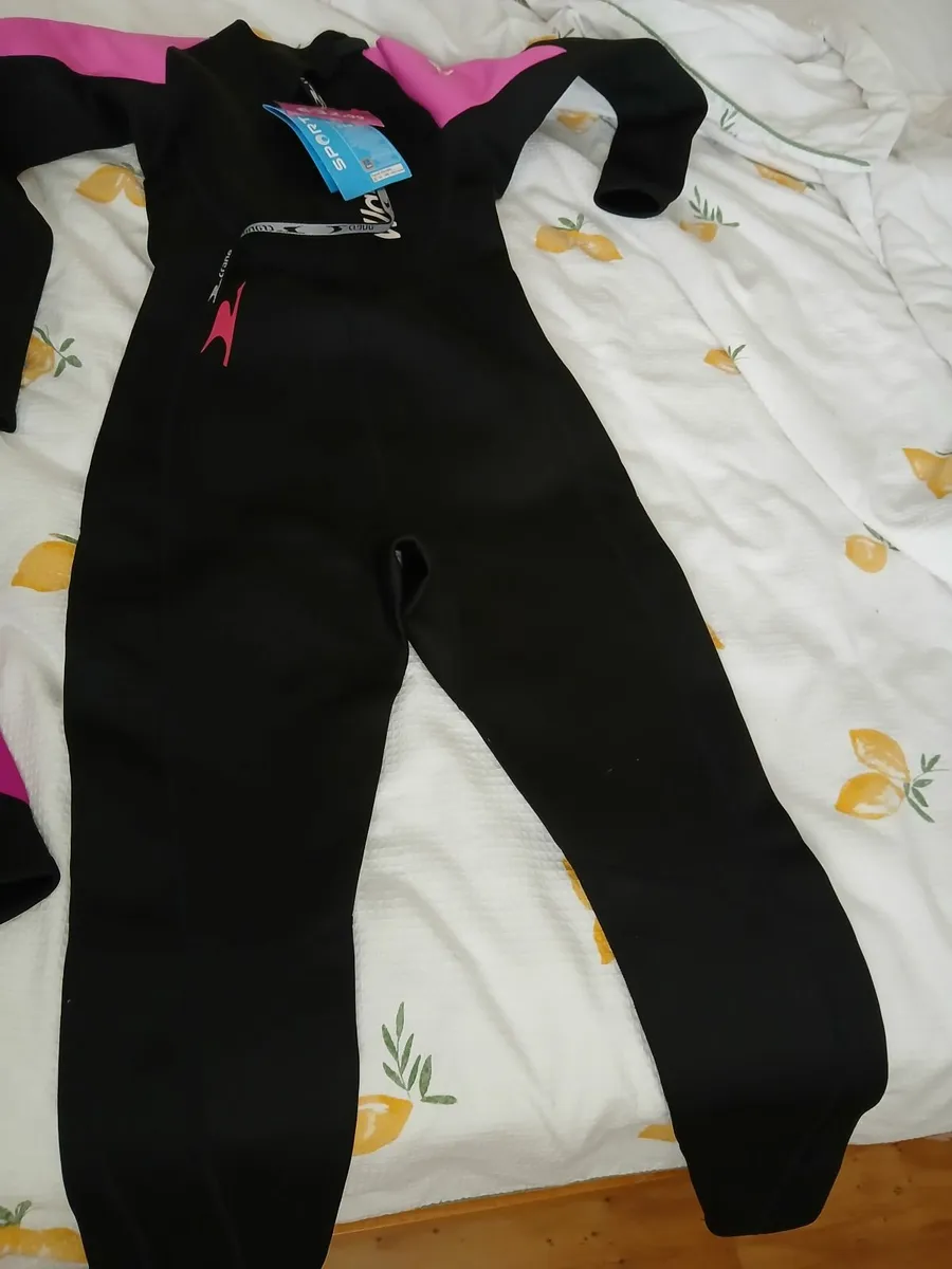 New Ladies full wetsuit, Size small, 8- 10, never - Image 1