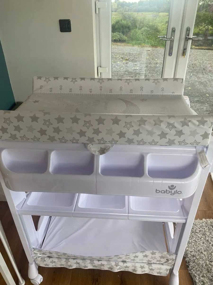 Baby Changing Table & Bath - Image 1