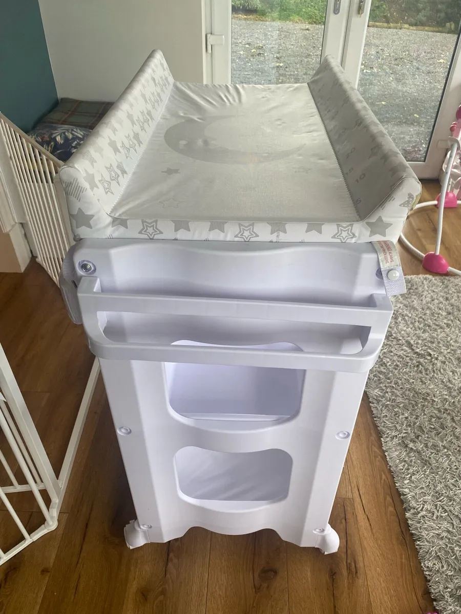 Baby Changing Table & Bath - Image 3
