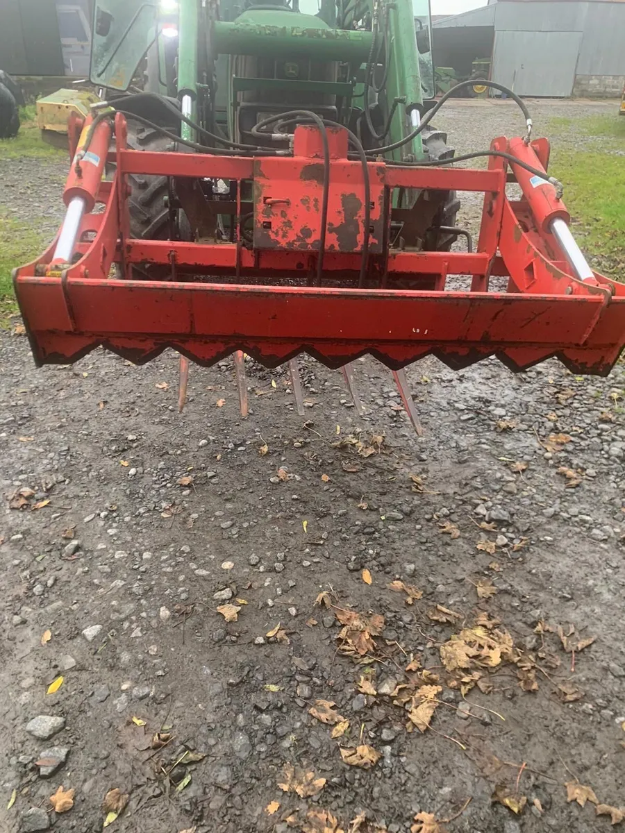 Nugent bale slicer - Image 1