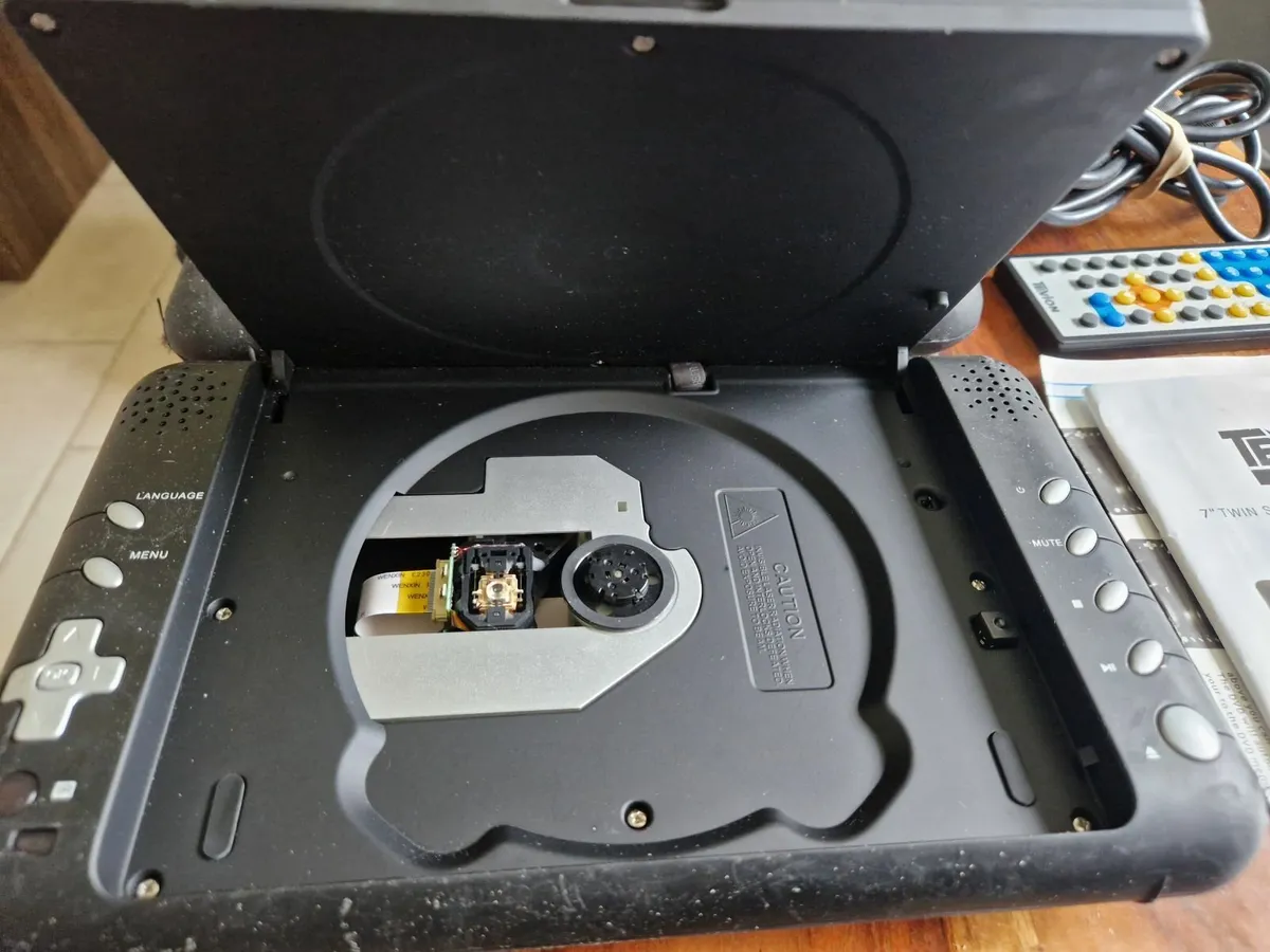 Tevion Twin Car DVD Players, Accessories, Manual - Image 3