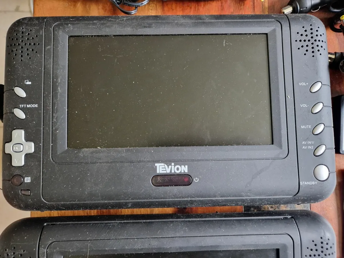 Tevion Twin Car DVD Players, Accessories, Manual - Image 2