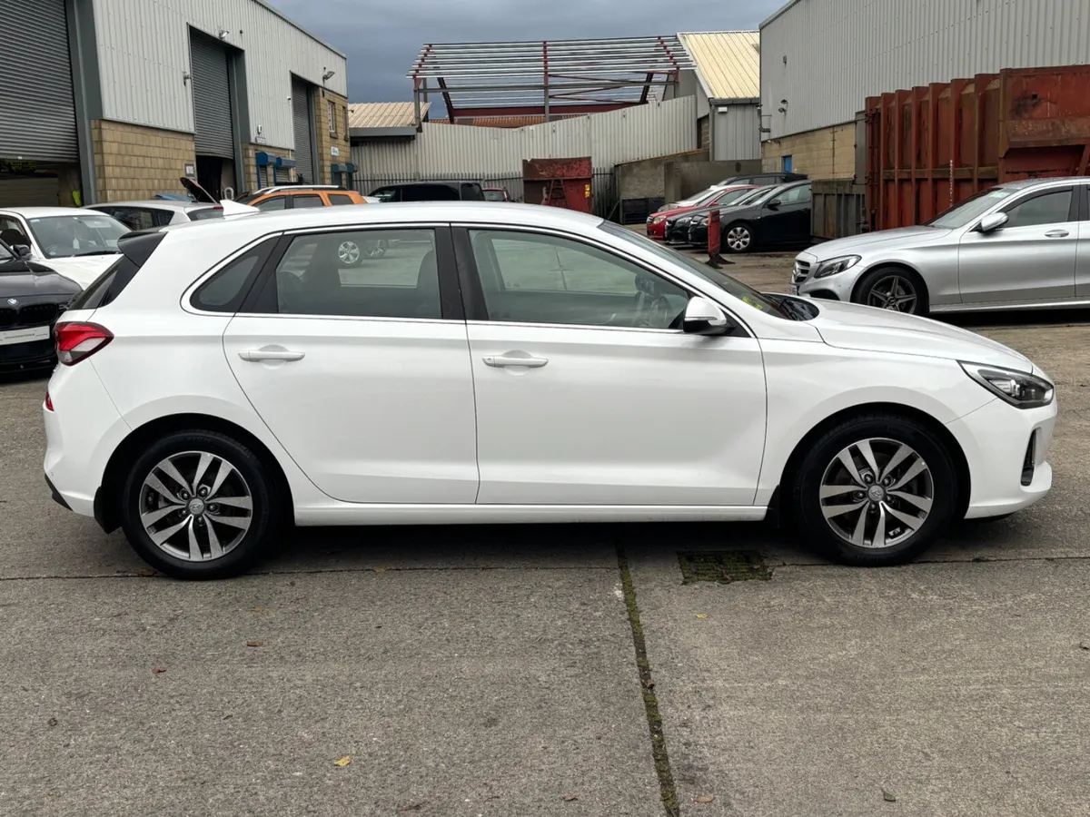 2018 HYUNDAI I30 DELUXE PLUS 5DR FULL OF EXTRAS - Image 3