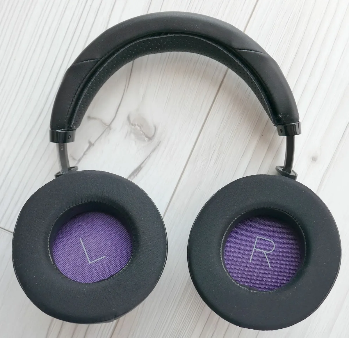 Plantronics ANC headphones - Image 2