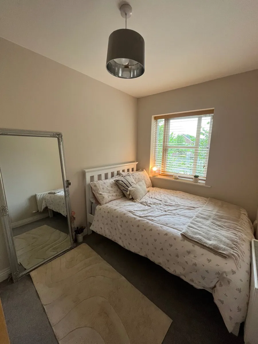 4 foot bed and mattress - Image 2