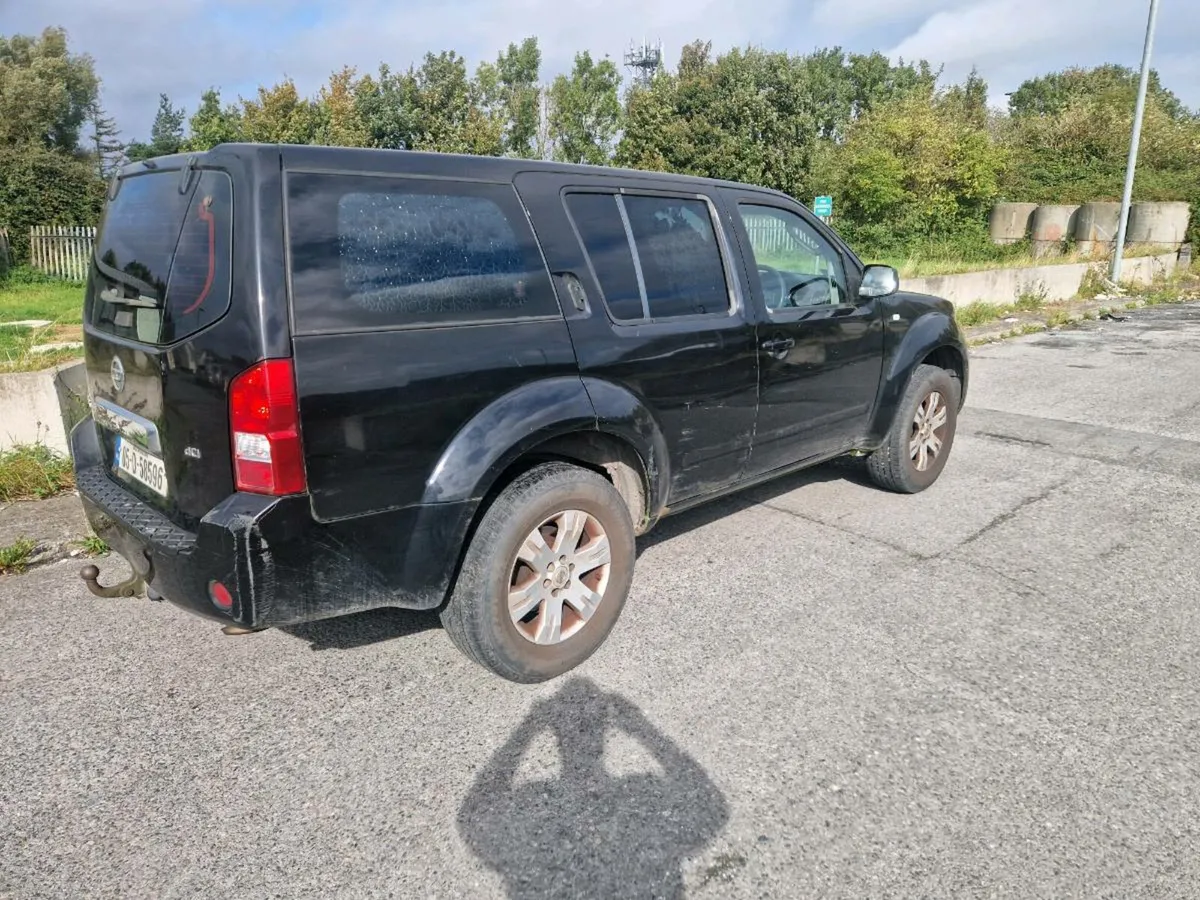 2005 Nissan pathfinder 2.5 tax 11/25 - Image 1