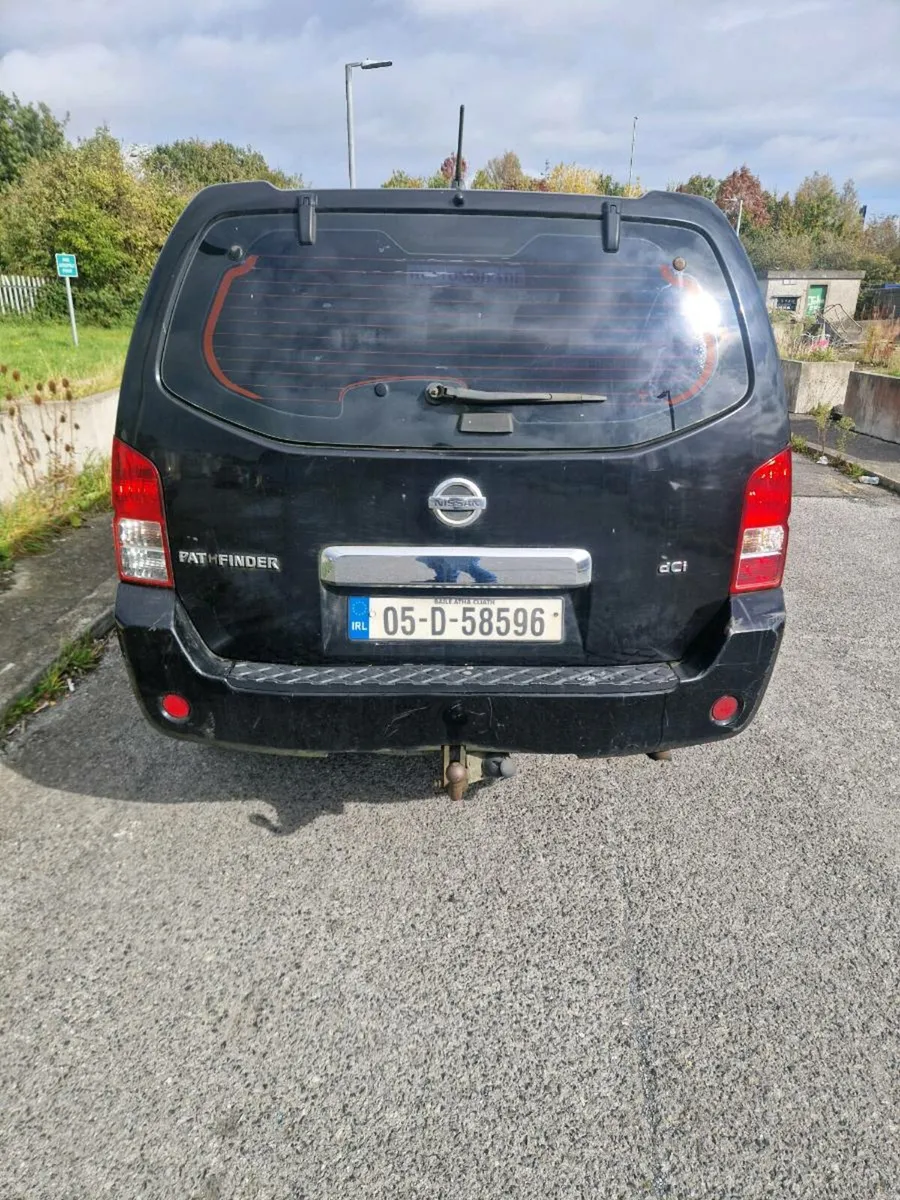 2005 Nissan pathfinder 2.5 tax 11/25 - Image 2