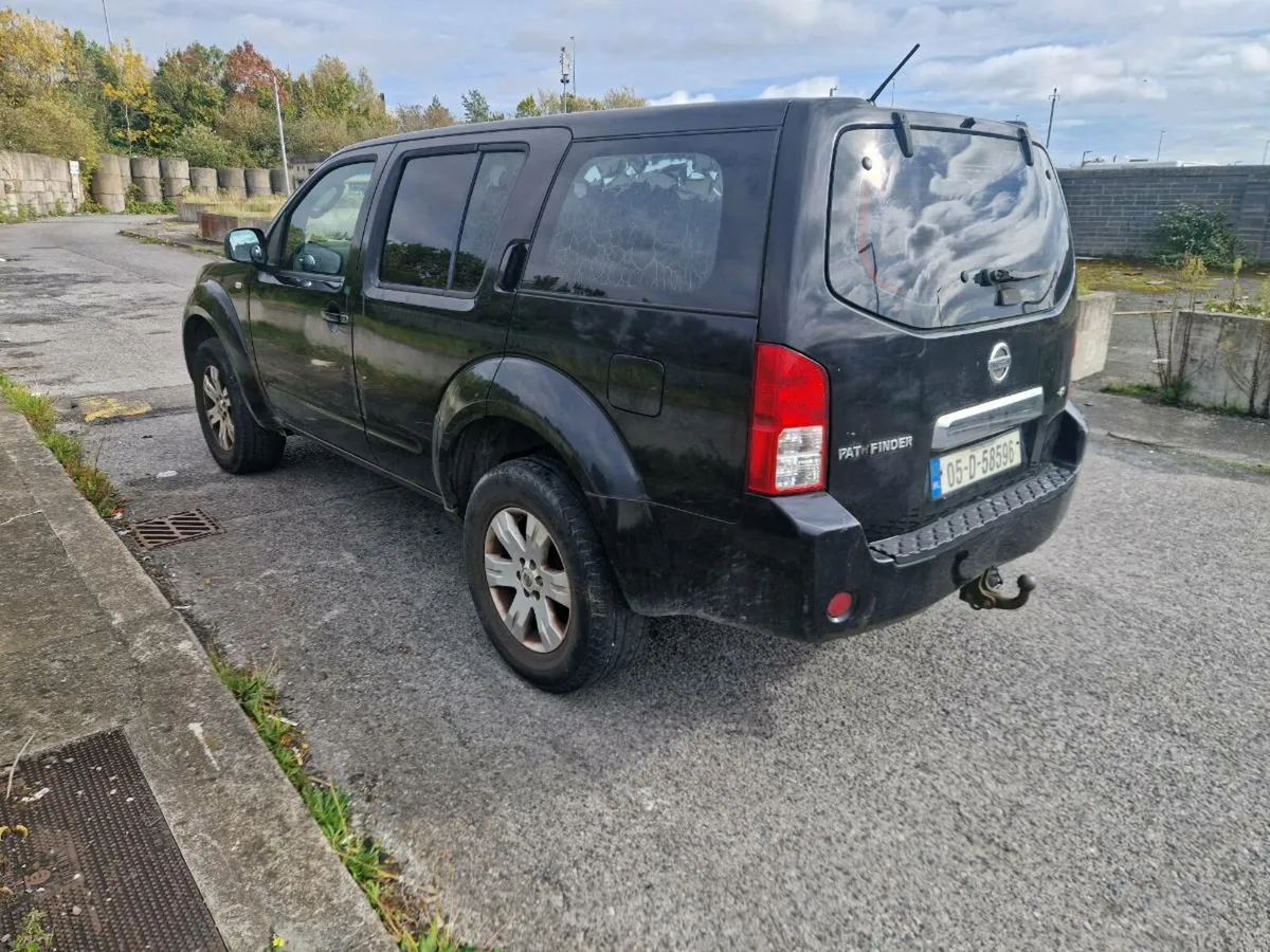 2005 Nissan pathfinder 2.5 tax 11/25 - Image 3