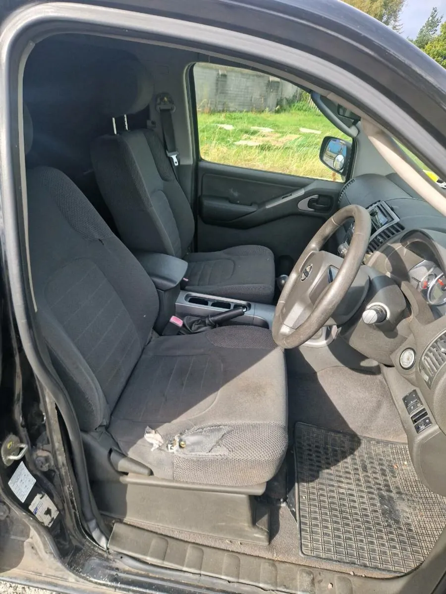 2005 Nissan pathfinder 2.5 tax 11/25 - Image 4