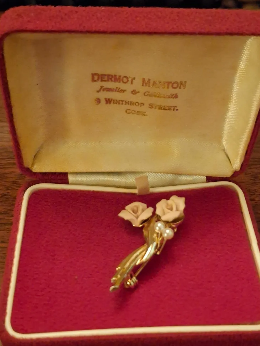 Vintage rose brooch - Image 1