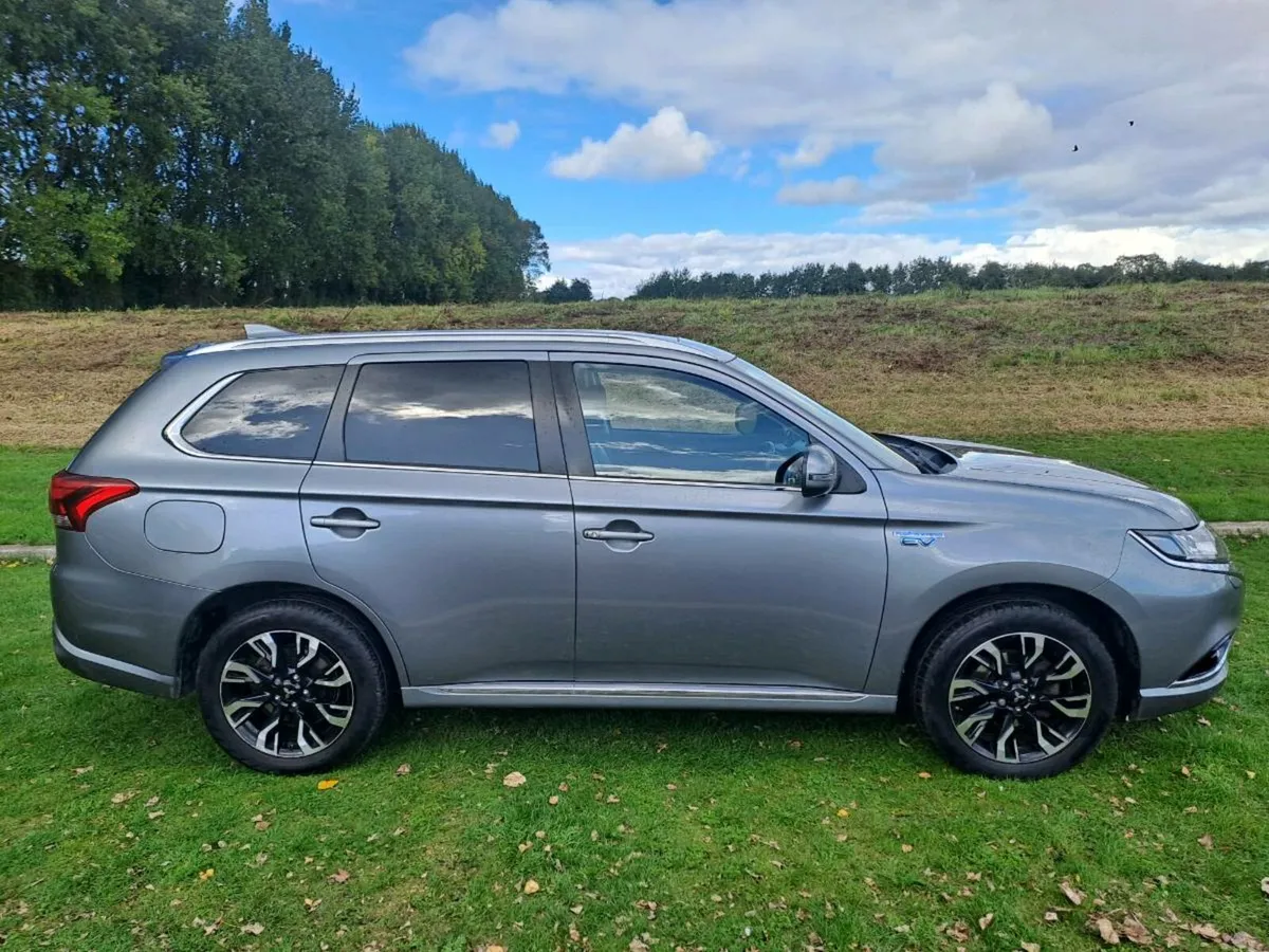 Mitsubishi Outlander Phev - Image 3