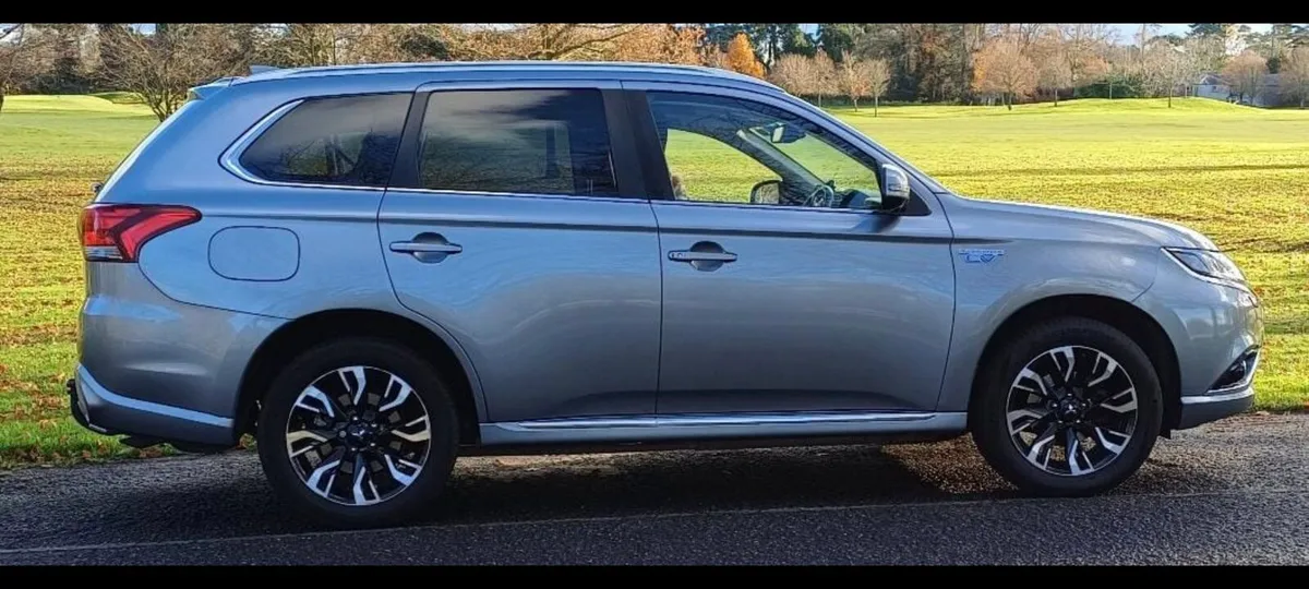 Mitsubishi Outlander Phev - Image 4
