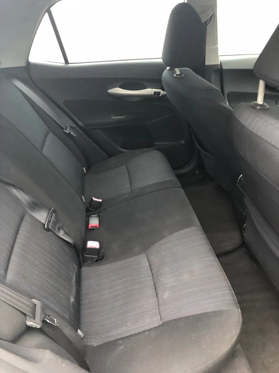 Toyota  auris automatic  2008 diesel - Image 2