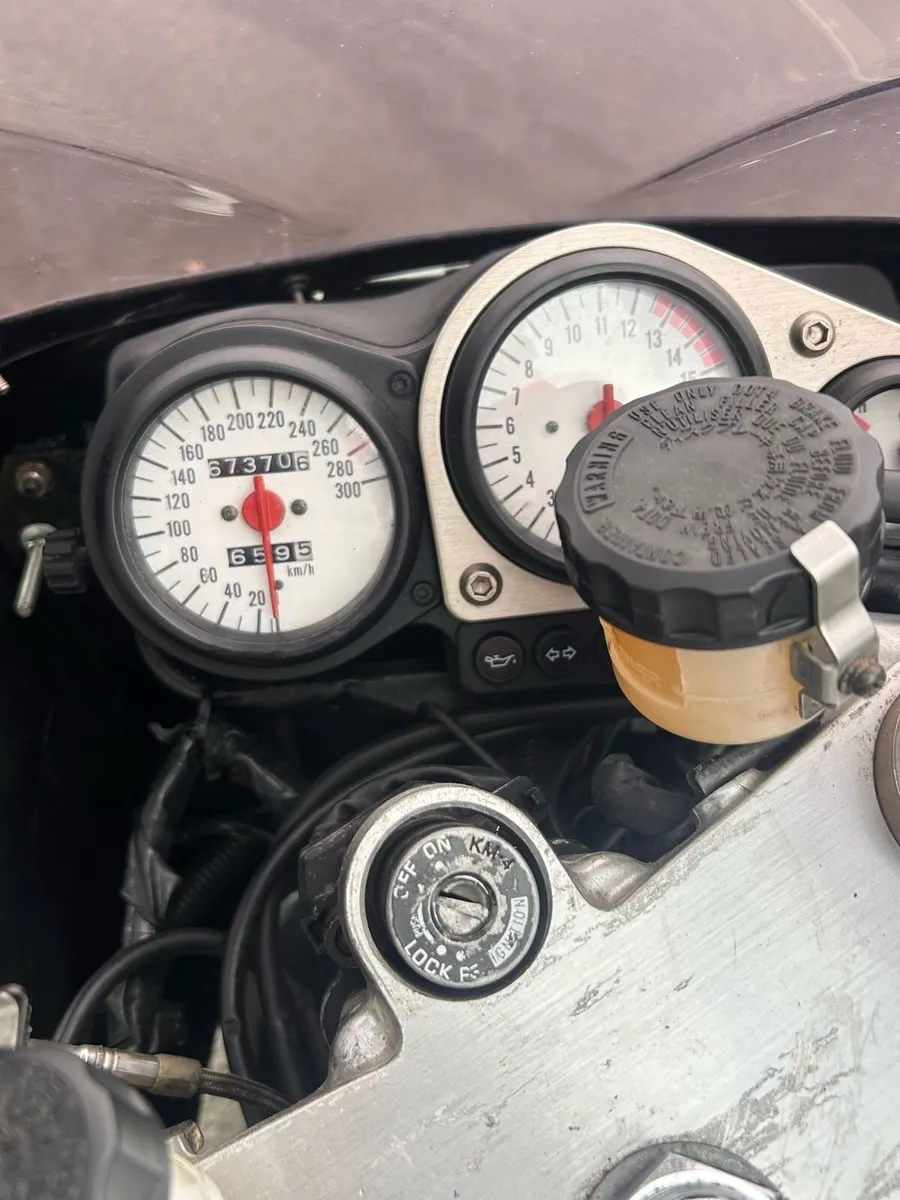 Kawasaki Zx7r - Image 4