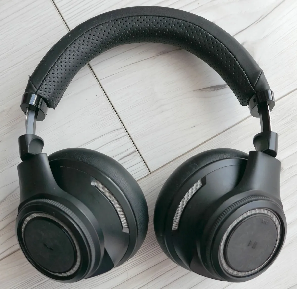 Plantronics ANC headset - Image 1