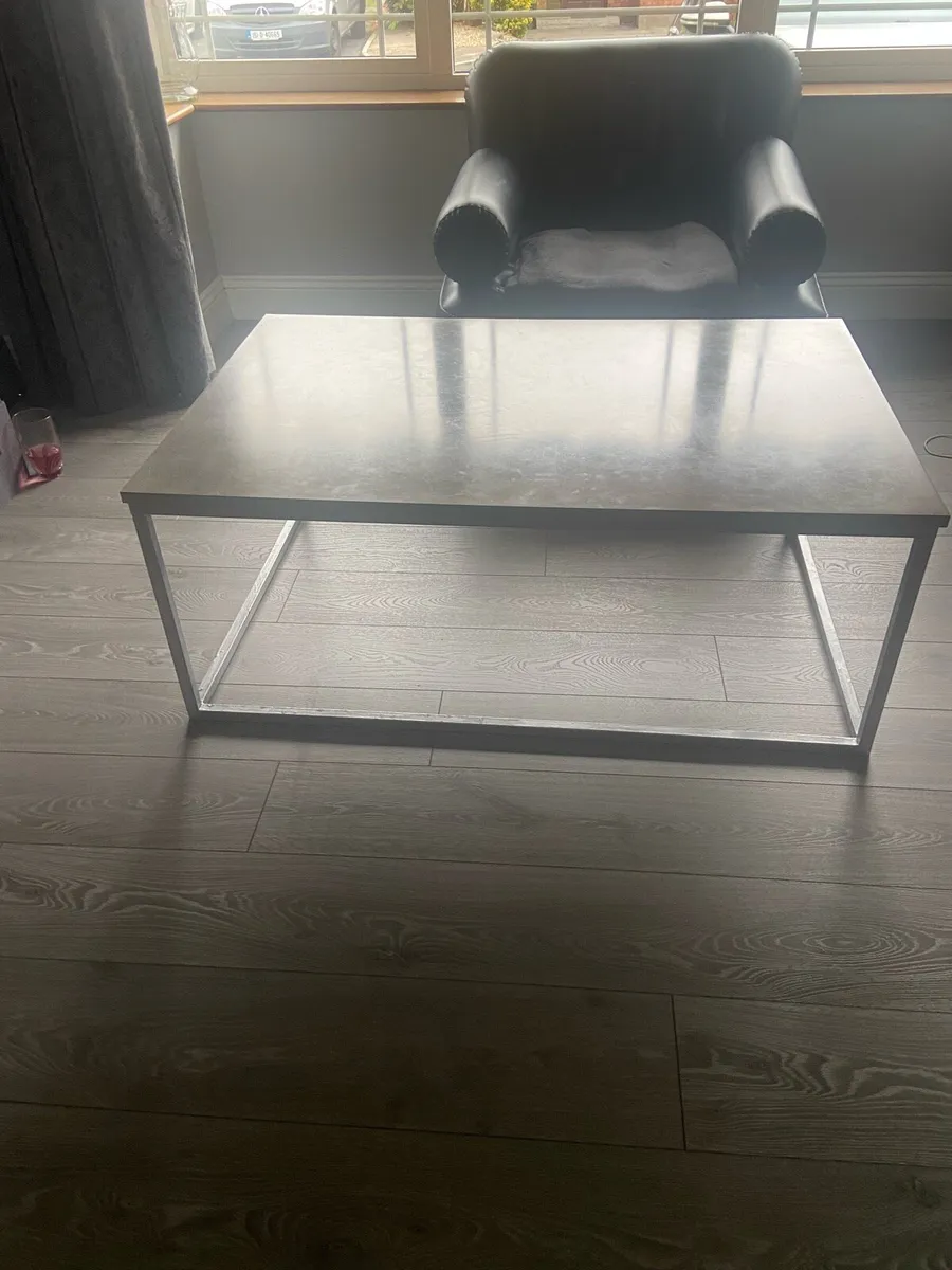 Setting room table - Image 1