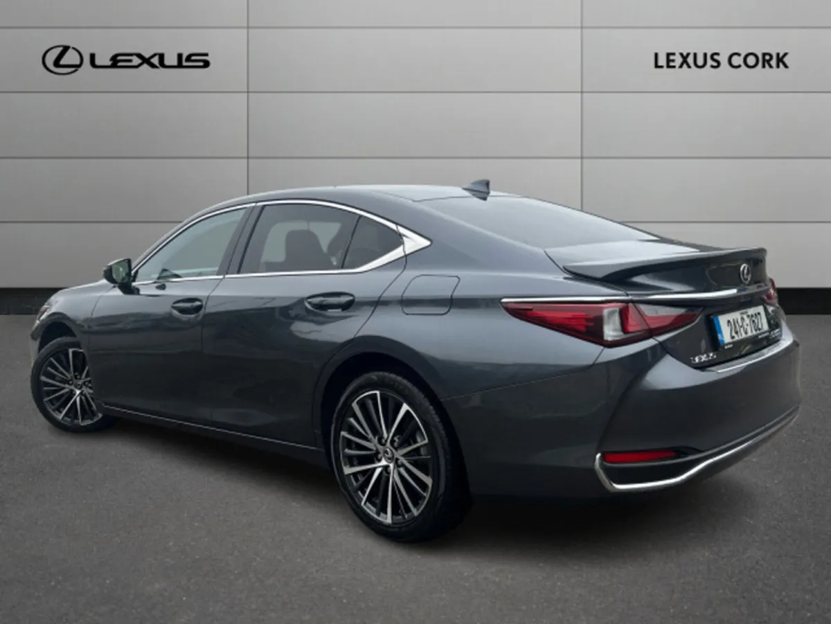 Lexus ES ES300h Dynamic - Image 3